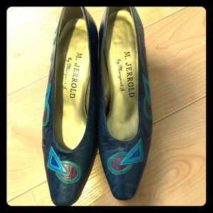 Not-quite-vintage pumps. 1990s EUC. Blue/geometric